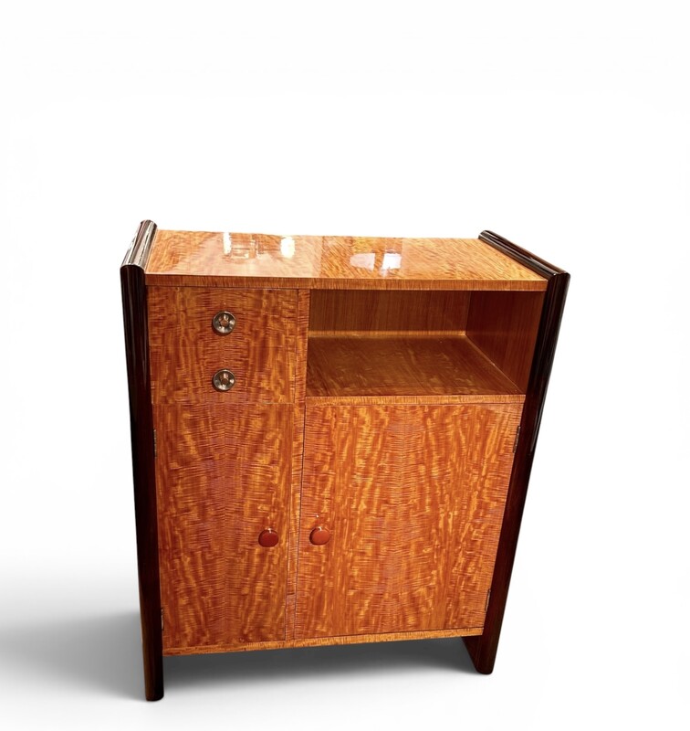 F 972 AS Art Deco chest of drawers, UK 1930, Madrona burl, boxwood and Bakelite, totally restored 