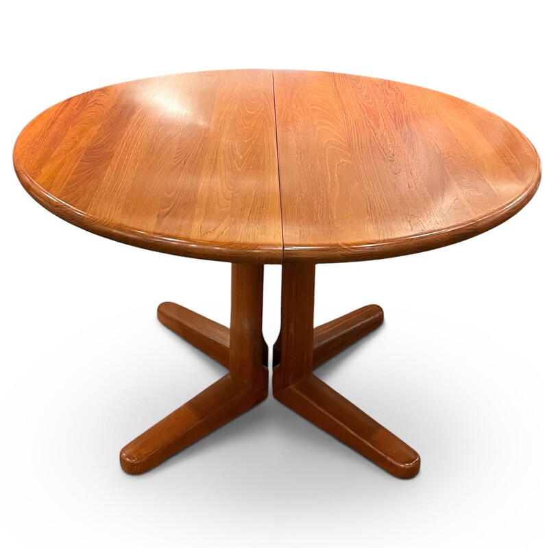 F 977 AS Scandinavian round/ oval extendable massive teak dining table, 1970
