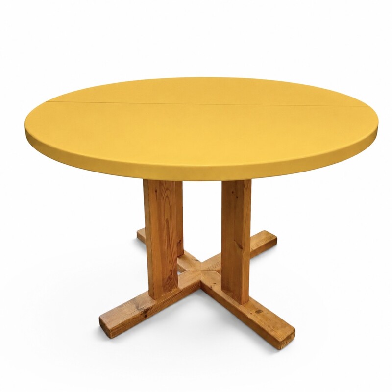 F 989 JD/RC extendable pine dining table, lacquered « safran yellow » top, 1980’s