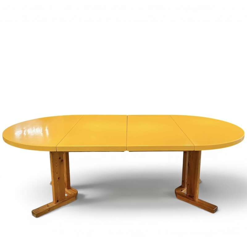 F 989 JD/RC extendable pine dining table, lacquered « safran yellow » top, 1980’s