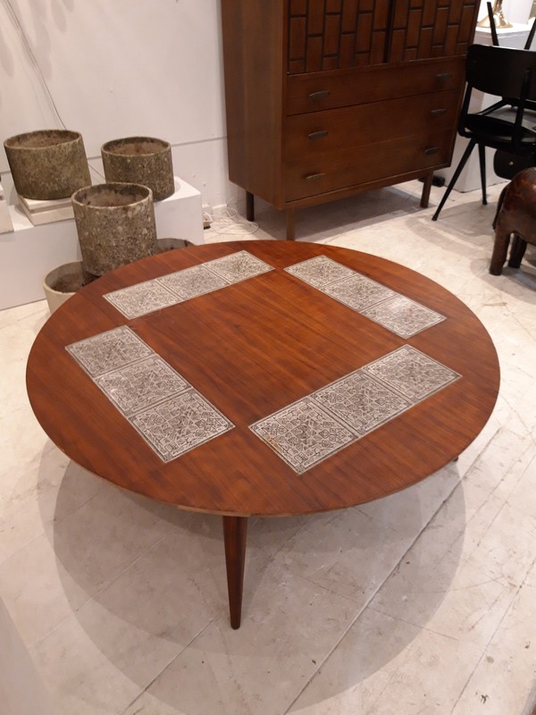 F572 apo circular tea table