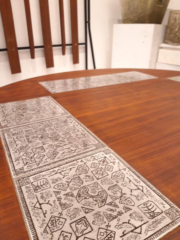 F572 apo circular tea table