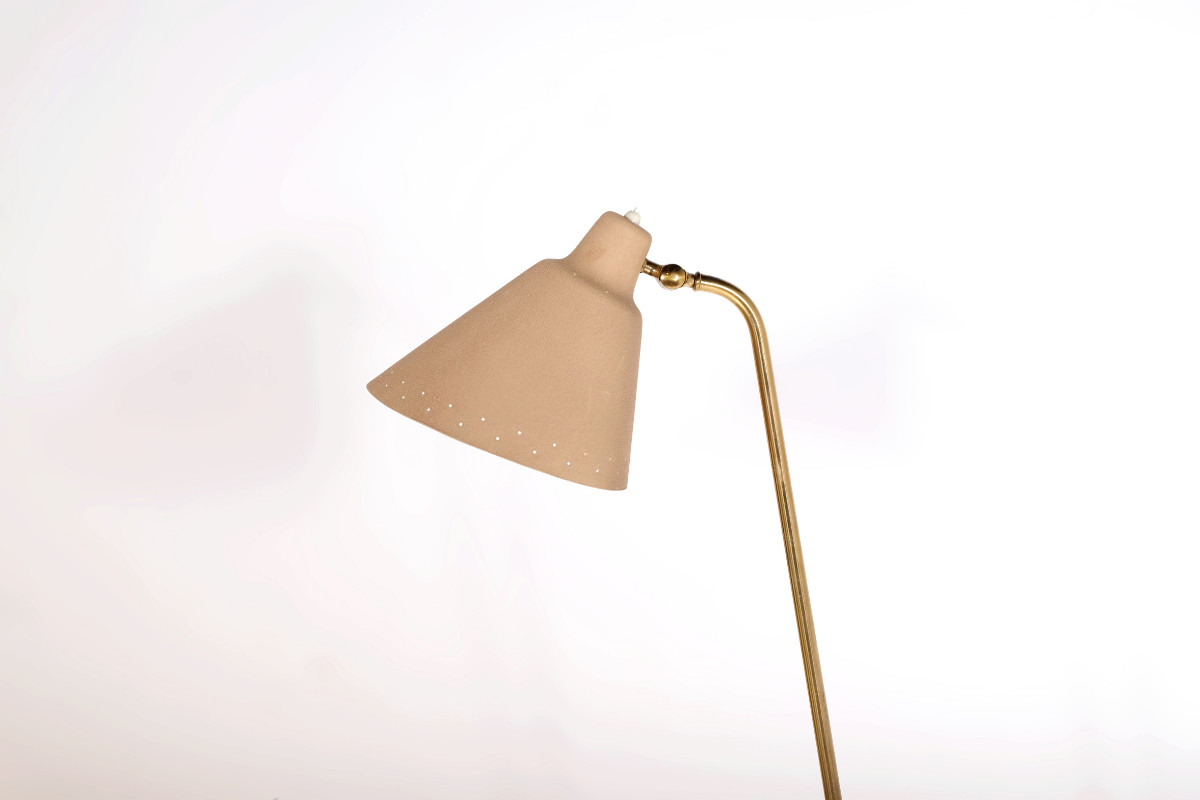 L 011 JC floor lamp Italy in brass, metal and wood. 1950