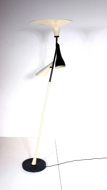 L 019 AG floor lamp in metal laquered italy 1960
