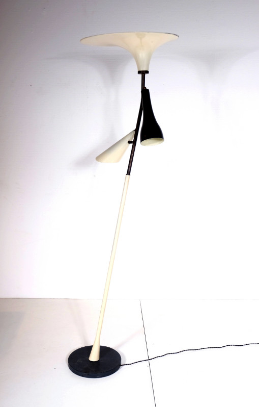 L 019 AG floor lamp in metal laquered italy 1960