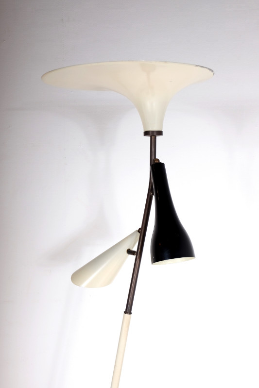 L 019 AG floor lamp in metal laquered italy 1960