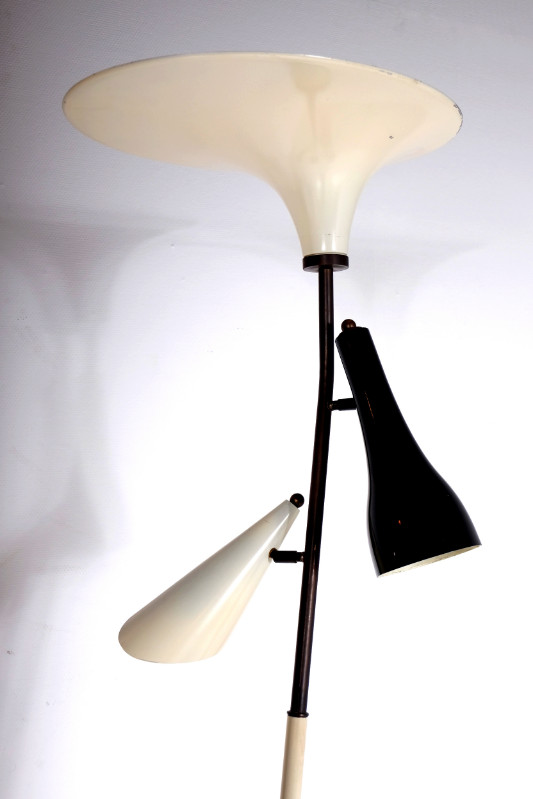 L 019 AG floor lamp in metal laquered italy 1960