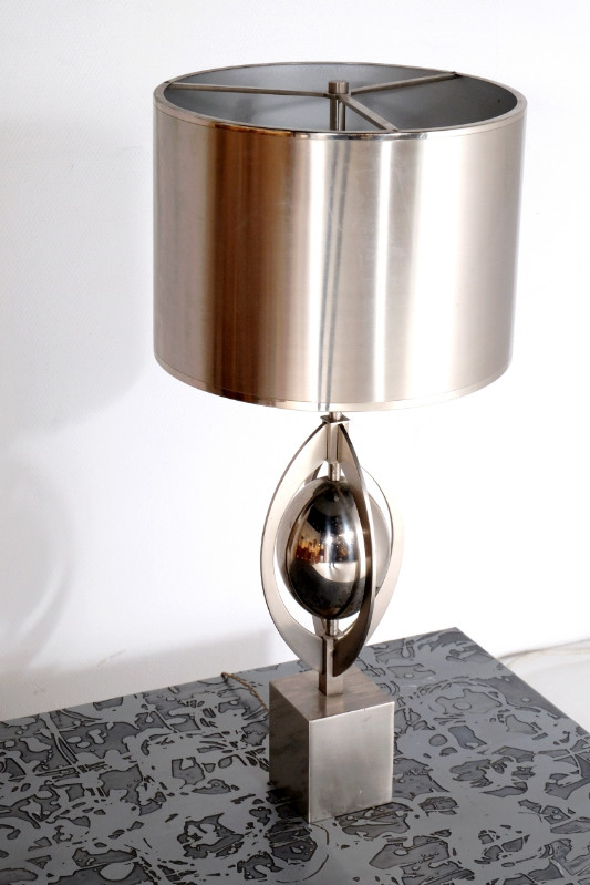 L 035 YD Table lamp by maison charles with metal shade, signed. France 1970