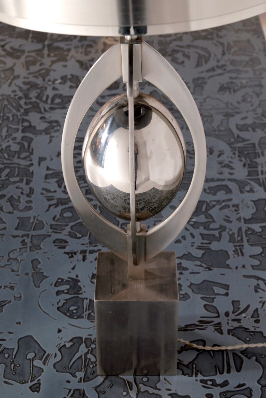 L 035 YD Table lamp by maison charles with metal shade, signed. France 1970