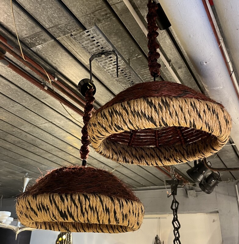 L 139 RR pair of rattan suspensions 