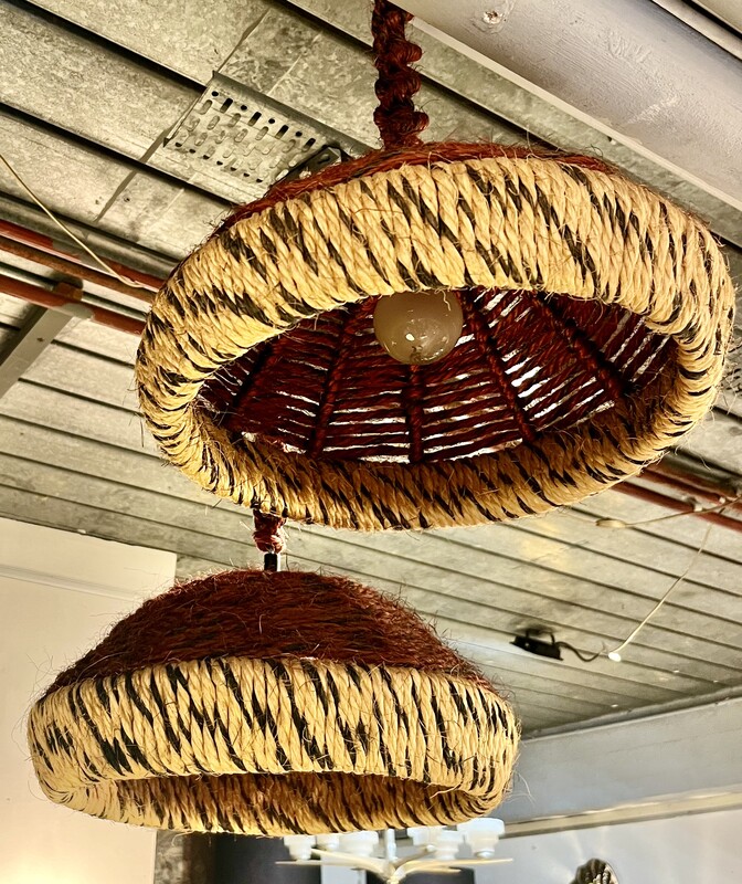 L 139 RR pair of rattan suspensions 