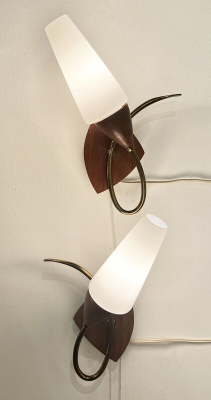 L 450 JD/RC pair of teak, brass and opalin wall lamps, 1950’s