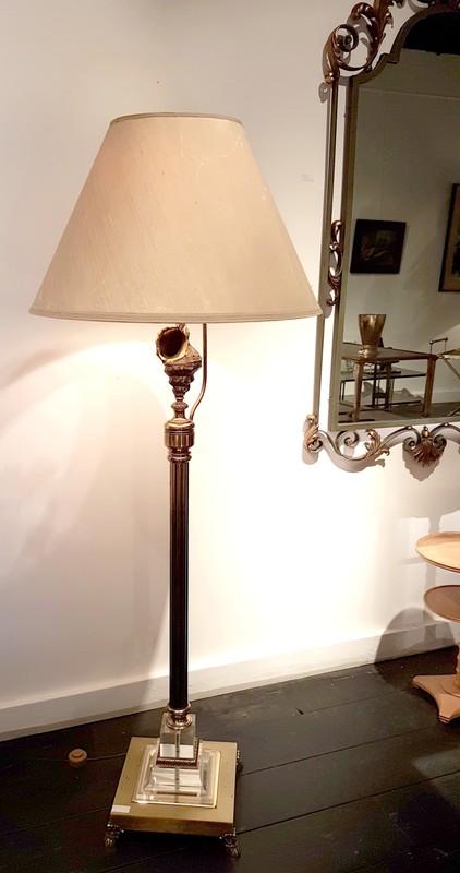 L 453 FD Gilt bronze and lucite regency floorlamp
