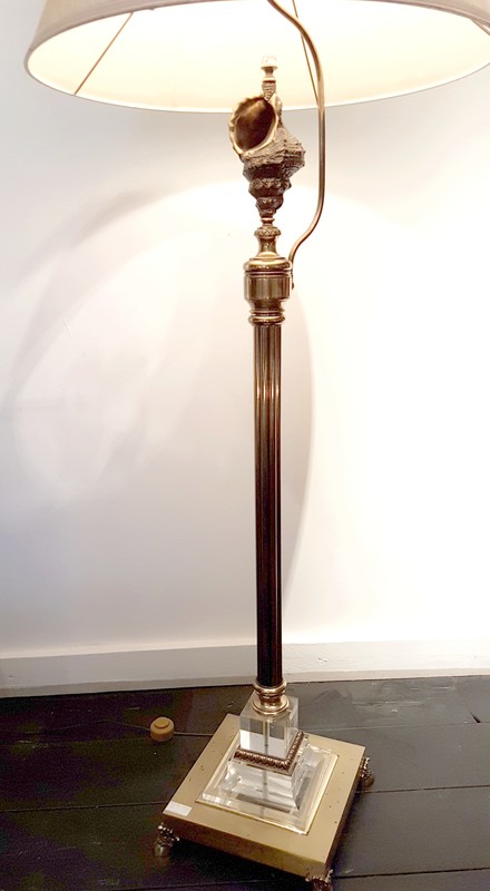 L 453 FD Gilt bronze and lucite regency floorlamp
