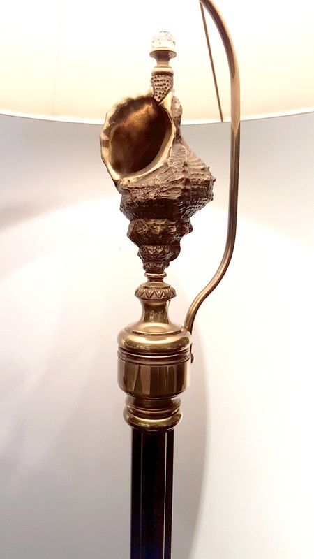 L 453 FD Gilt bronze and lucite regency floorlamp