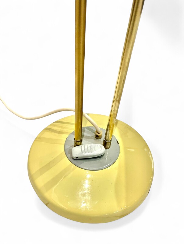 L 485 JD/RC Midcentury floor lamp from the 50’s with yellow porcelain base 