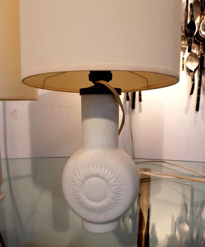 L 486 FD Pair porcelain biscuit table lamps 1970s