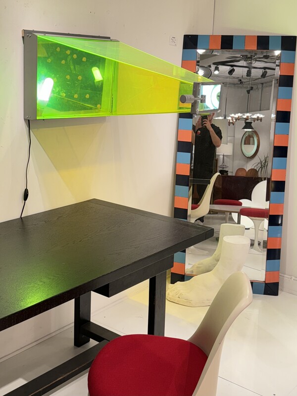 L 495 AV Fluorescent Plexiglass Sculptural Lamp Italy, 1980