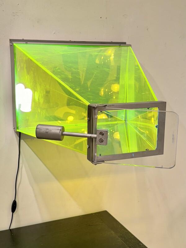 L 495 AV Fluorescent Plexiglass Sculptural Lamp Italy, 1980