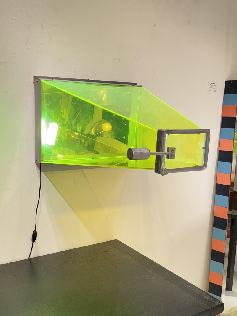 L 495 AV Fluorescent Plexiglass Sculptural Lamp Italy, 1980