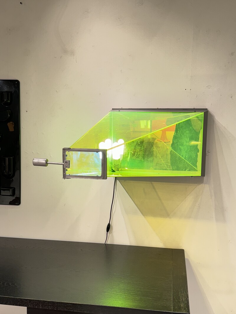 L 495 AV Fluorescent Plexiglass Sculptural Lamp Italy, 1980