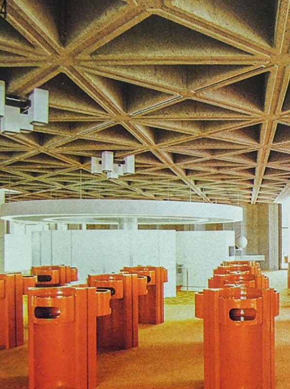 L 570 AG rare historic chandelier from Royal Belge designed by R. staples and P. Dufau 1960,s