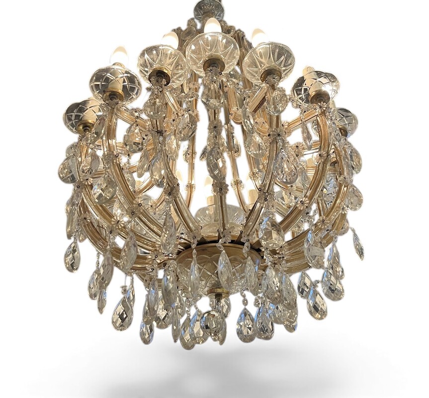 L 576 YD Large Classic Chandelier
