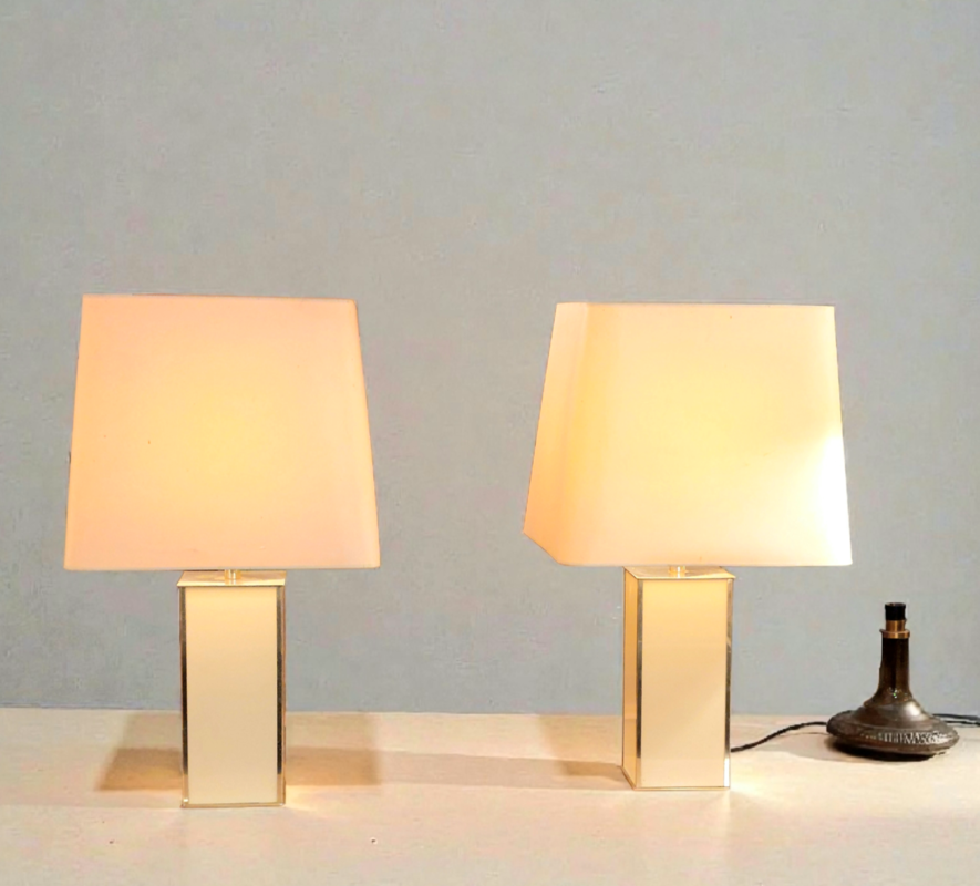 L 577 JC Pair giltbrass and resine lamps in the manner of Mahey 1980s