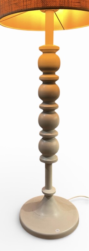 L 584 CY White wood floorlamp 