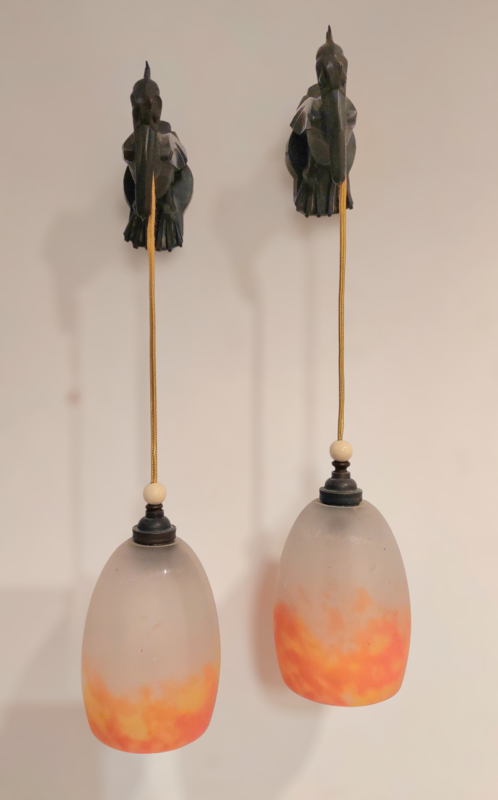 L 601 Apo Pair Art déco scones, Bronze and glass paste, base and glass signed 