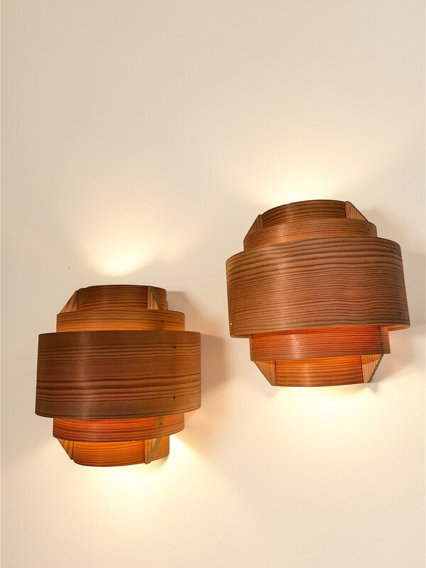 L 628 JB Pair Wall-Lamps V-155 in pine wood & copper Design by Hans-Agne Jakobsson Manufactured by Markaryd in Sweden