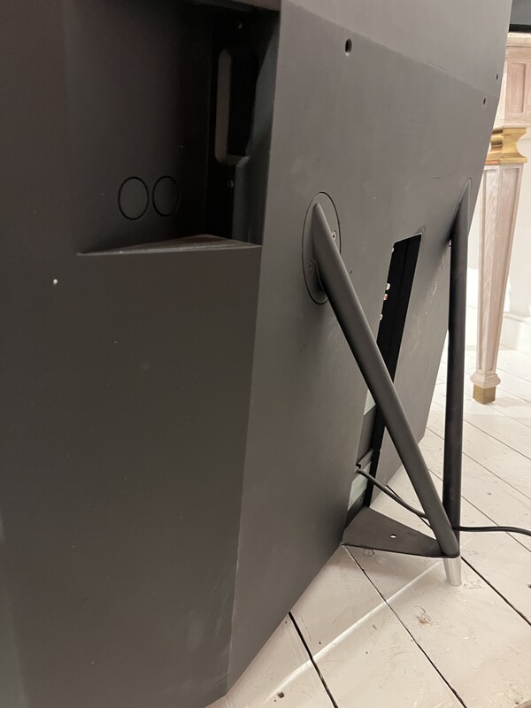 M 097 JFC Bang and Olufsen Beovision 5 plasma television 