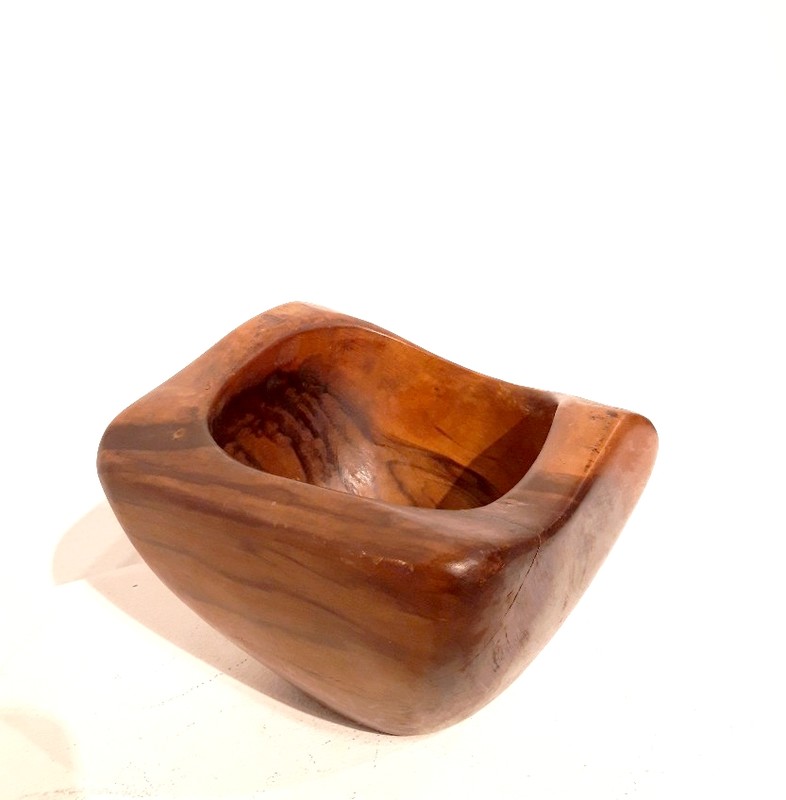 M 138 JFC Large free form bowl in solid Olive wood carved in the manner of Noll