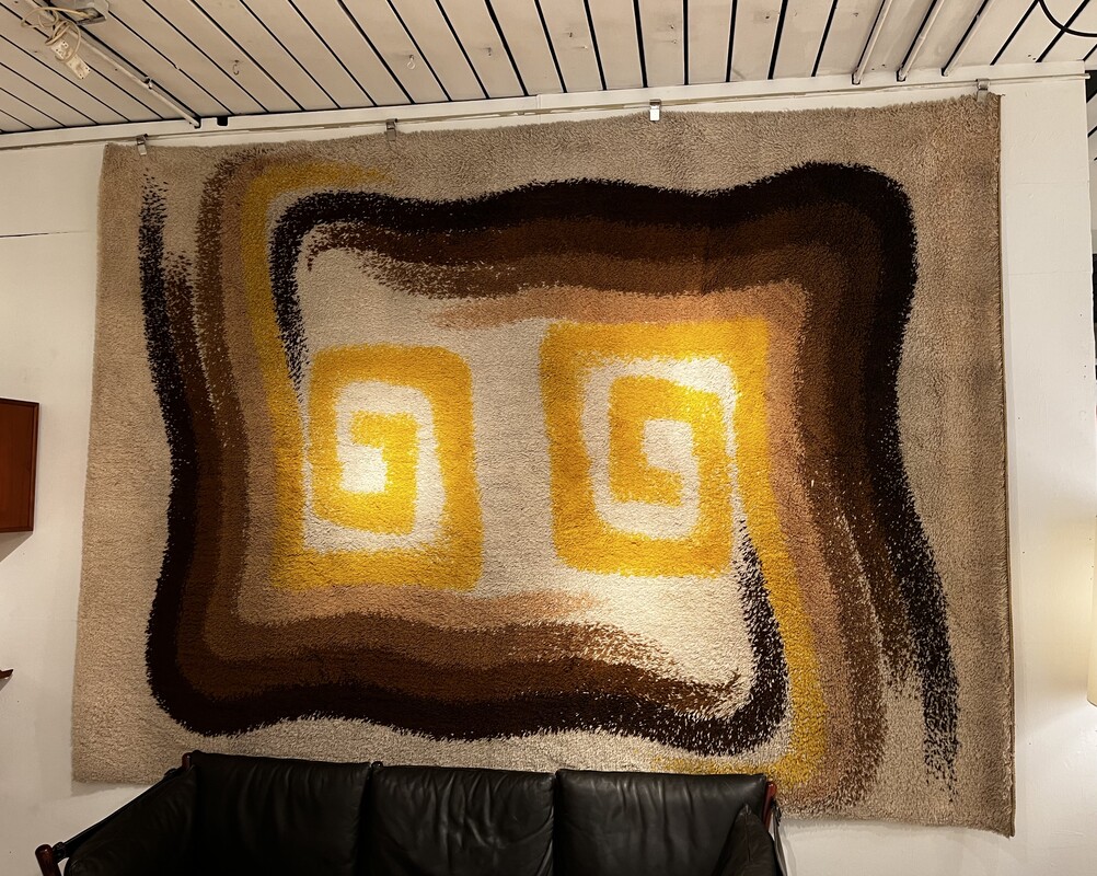 M 141 SC vintage carpet 