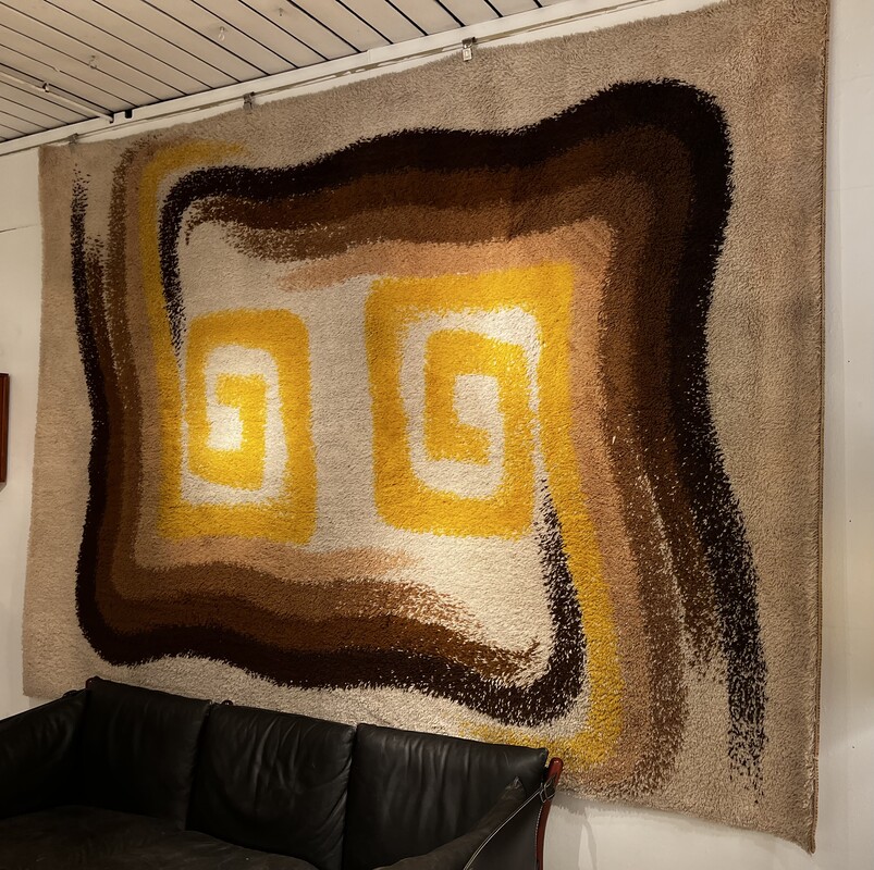 M 141 SC vintage carpet 