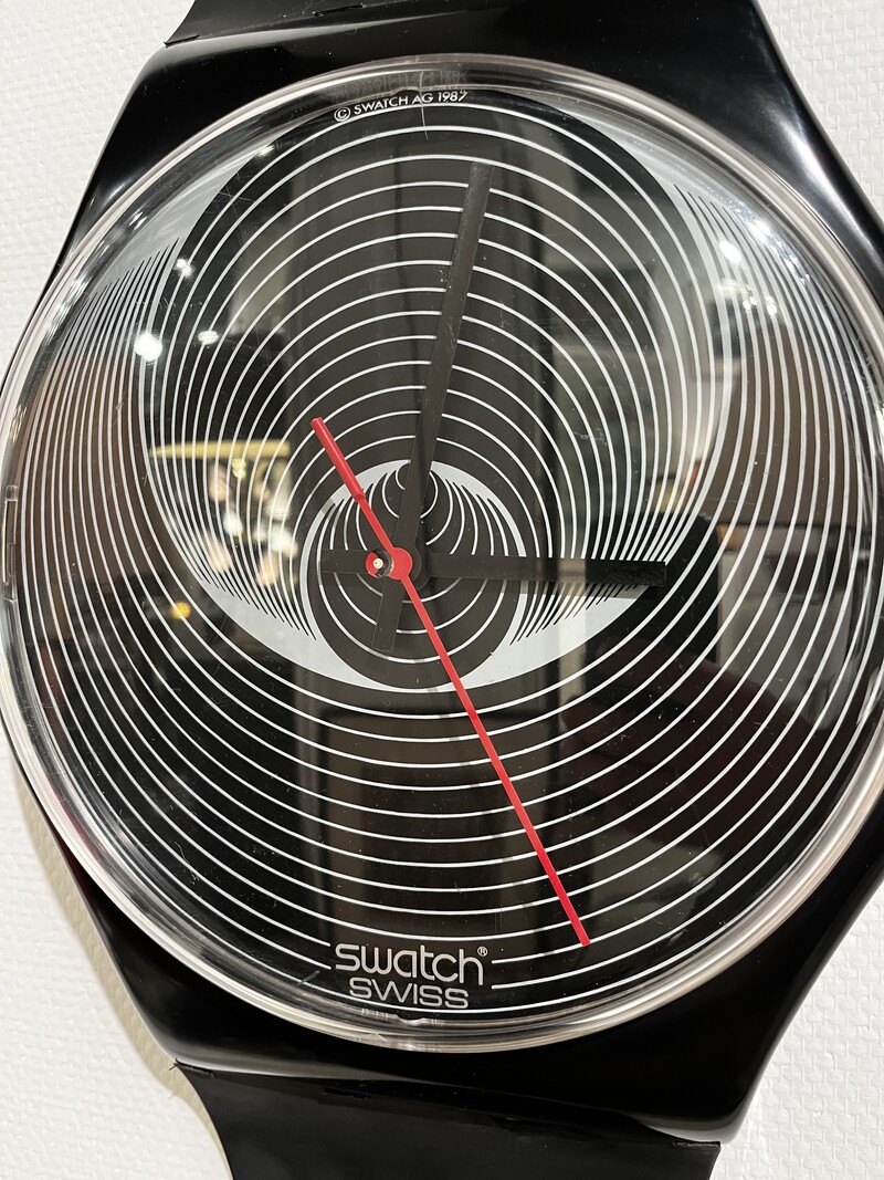 M 147 RP swatch wall clock, 1987