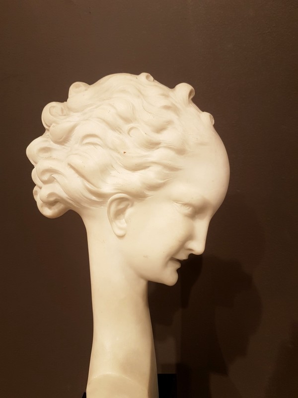 M 161 JC Marble art deco sculpture. Italy 1930