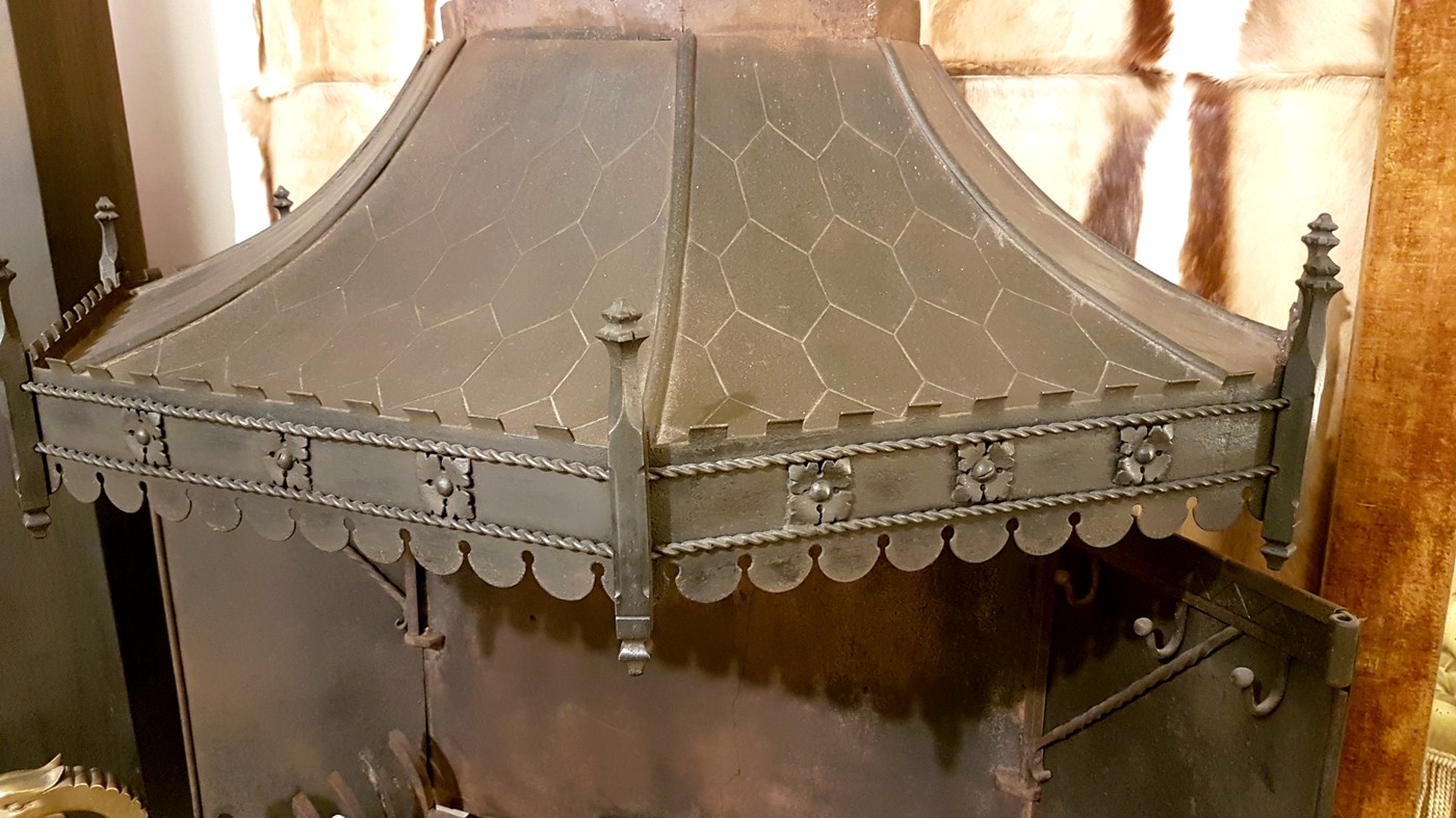 M 202 JFC Wrought iron neo gothic fireplace late 19° S