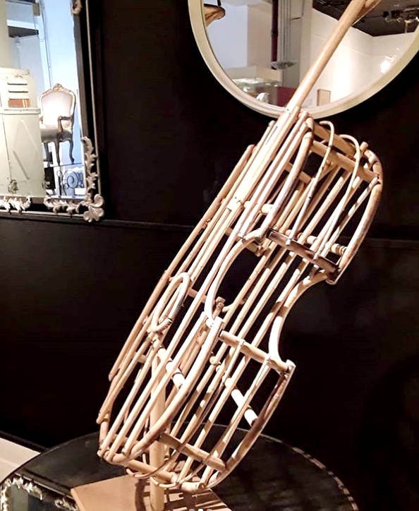 M 208 FD Pair of wicker double basses Ca 1950