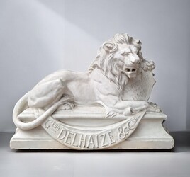 M 332 APO « Lion couché » plaster sculpture by Sylvain Paulus for Delhaize 