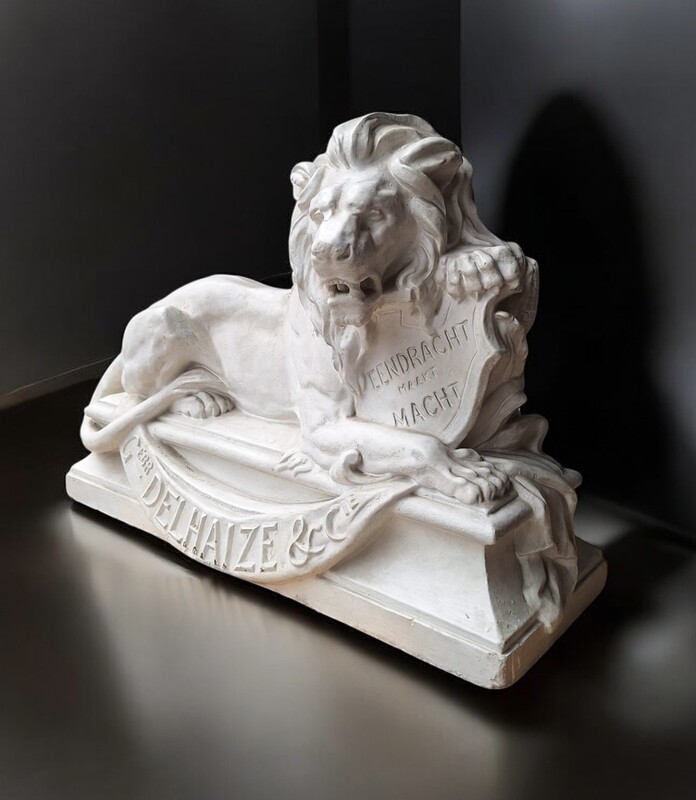 M 332 APO « Lion couché » plaster sculpture by Sylvain Paulus for Delhaize 
