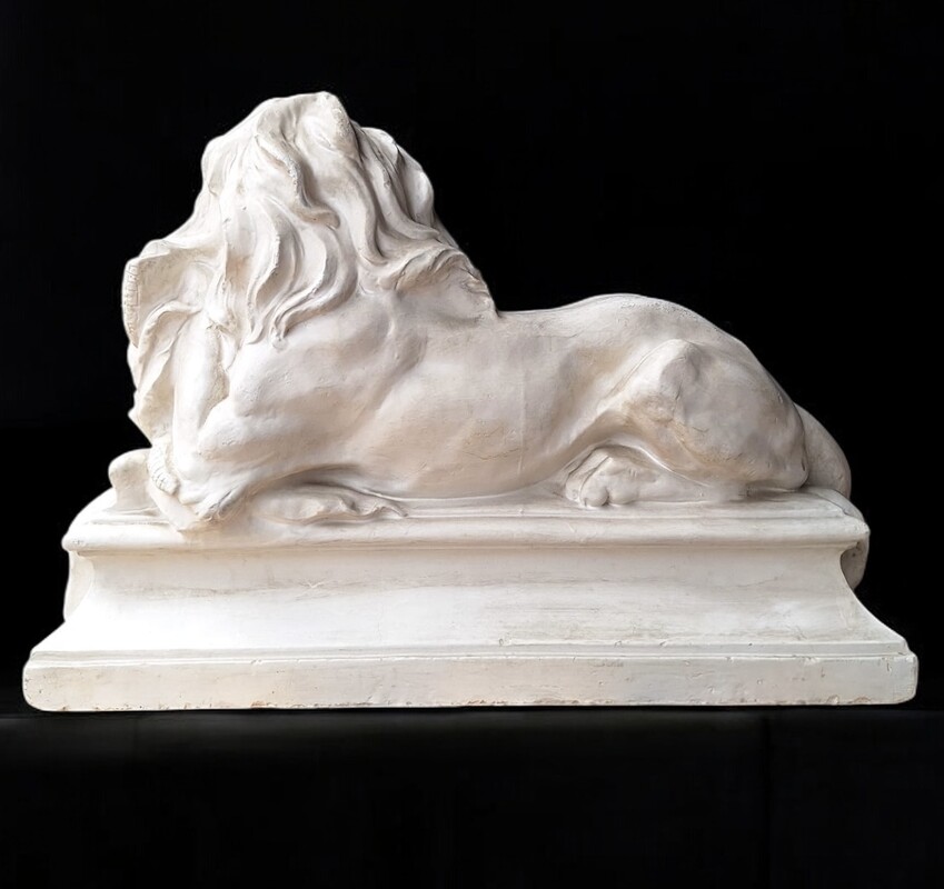 M 332 APO « Lion couché » plaster sculpture by Sylvain Paulus for Delhaize 