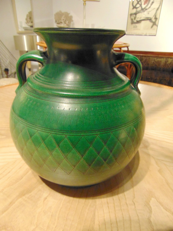 M 391 FD Vase urne signé Wilhem Kagel