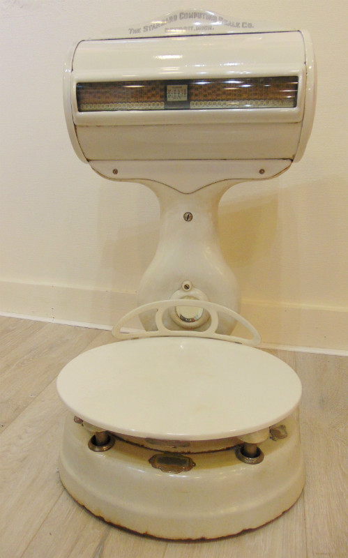 M 401 AG Balance  Detroit USA 1940 émail et verre opalin