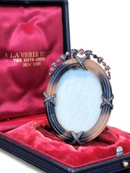 M 440 APO agate and vermeil photo frame, 19th century 
