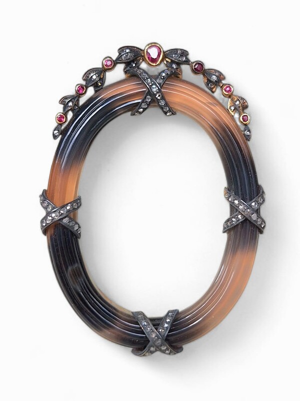 M 440 APO agate and vermeil photo frame, 19th century 