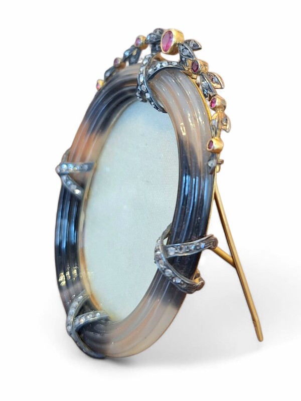 M 440 APO agate and vermeil photo frame, 19th century 