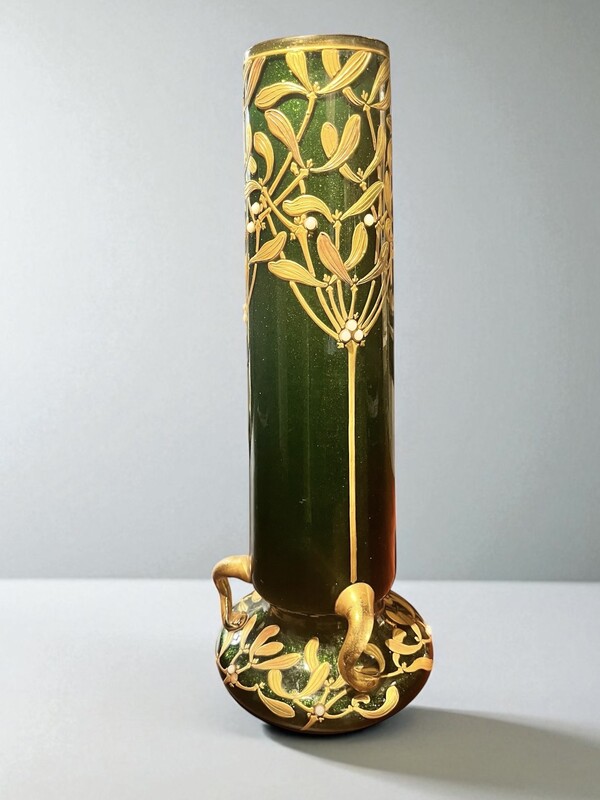 M 445 MH art nouveau vase 