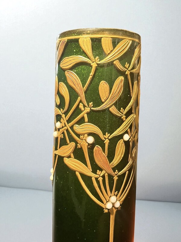 M 445 MH art nouveau vase 