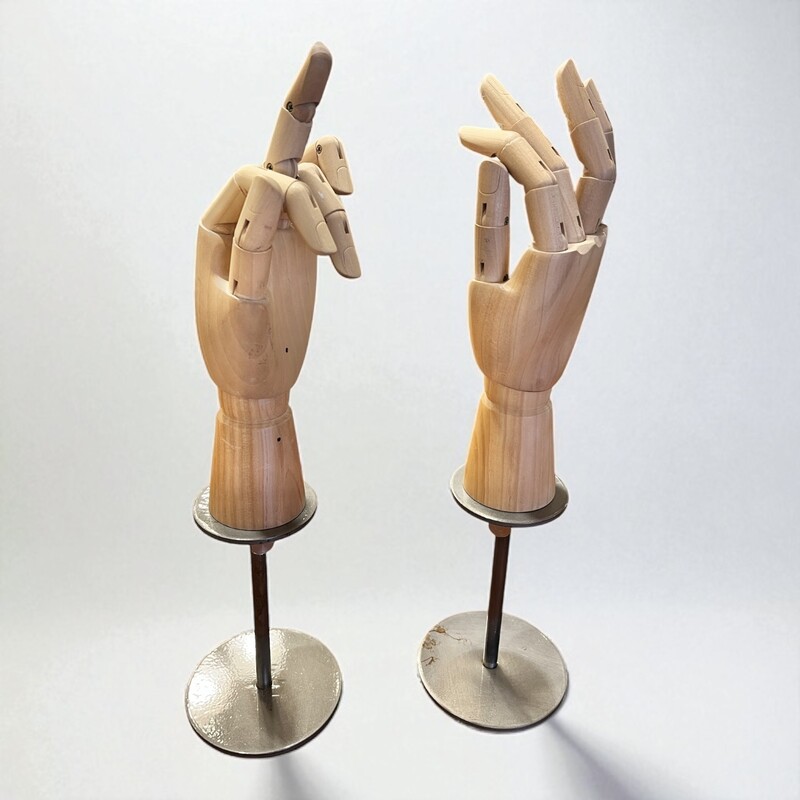 M 446 AP articulated wood hands 
